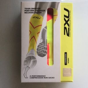 COPY - 2xu performance compression socks size sma…